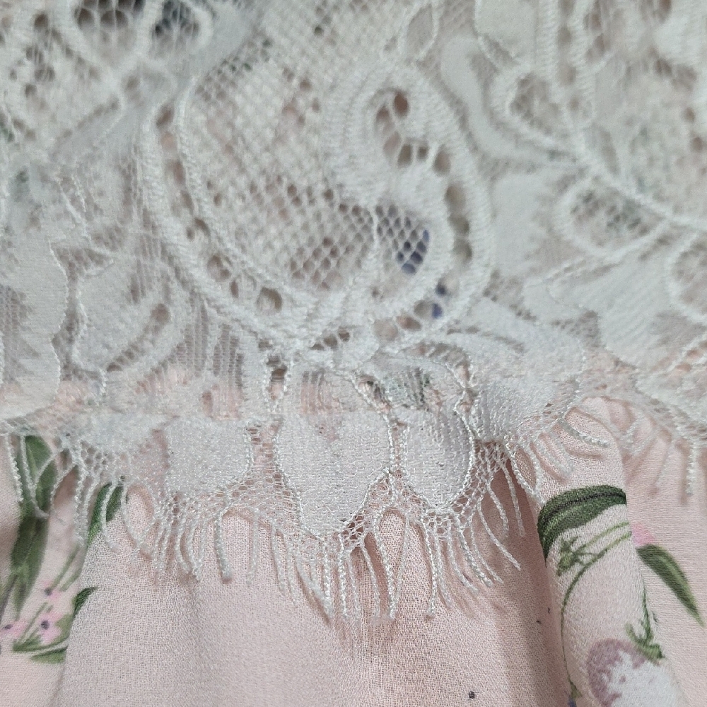 Suzanne Betro Light Pink Floral and Lace Top Size 3X - Picture 5 of 9